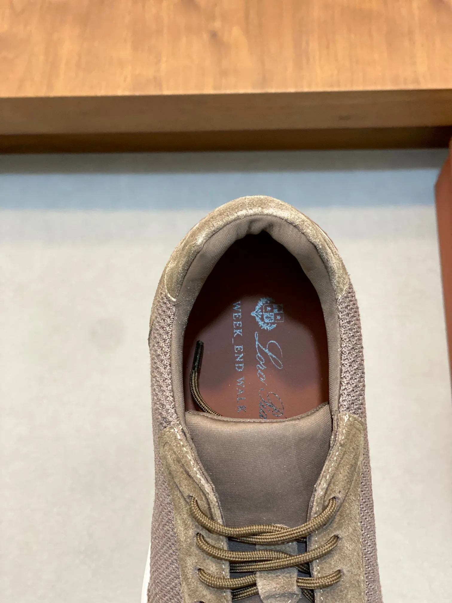 Factory price: 480💰 Loro Piana - Classic casual shoes, men's lace-up casual shoes and sneakers, high-quality lightweight and comfortable fabrics, suitable for outdoor leisure, the color scheme is young and energetic, and it looks great with sportswear or casual suits! Code number: 38-44 (45, 46, can be customized)